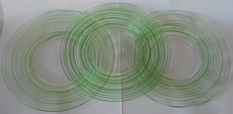 001-STEUBEN-GLASS-PLATES-THREADED-GREEN-900W.jpg