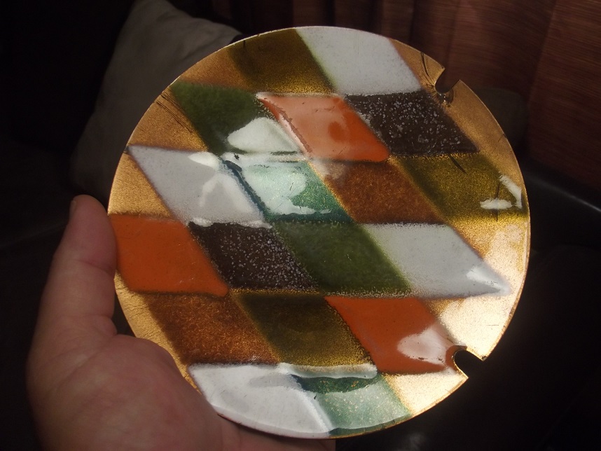 2 metal enameled plates Antiques Board