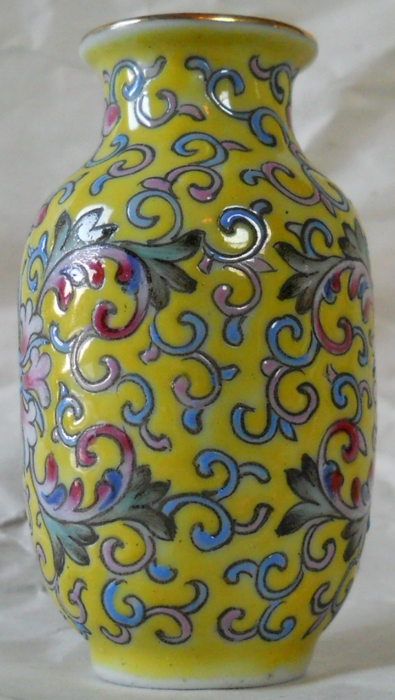 Mini Yellow Chinese(?) Vase Antiques Board