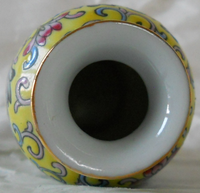 010-CHINESE-PORCELAIN-YELLOW-PINK-MINI-VASE-ORIG.jpg