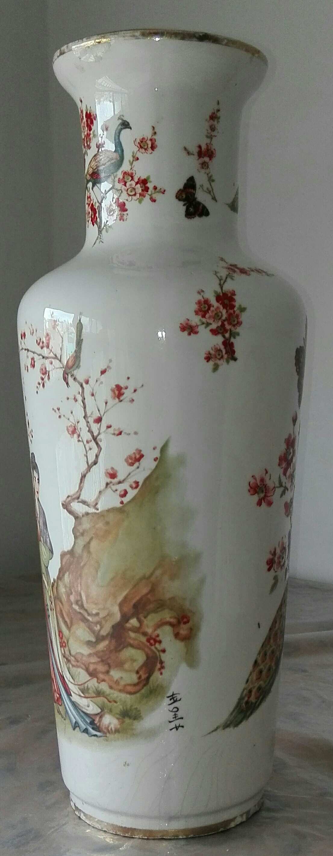 Help Identifying Chinese Vase Antiques Board
