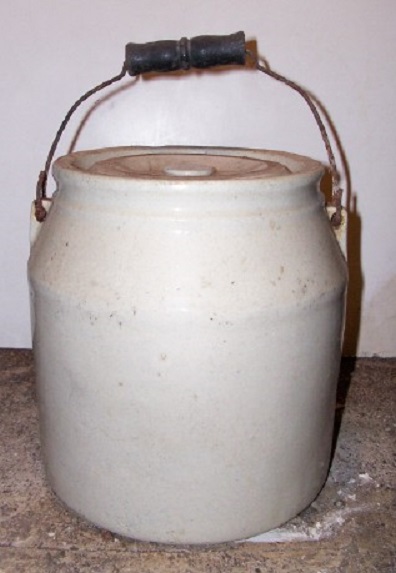 1 gal crock with bail handle1.jpg