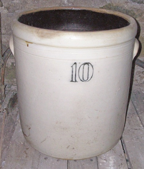 10 gal earred crock.jpg
