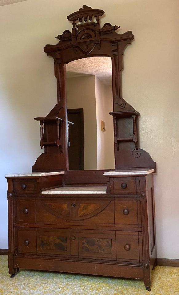 Berkey & Gay Gentlemen Dresser with Mirror and marble top matching bed