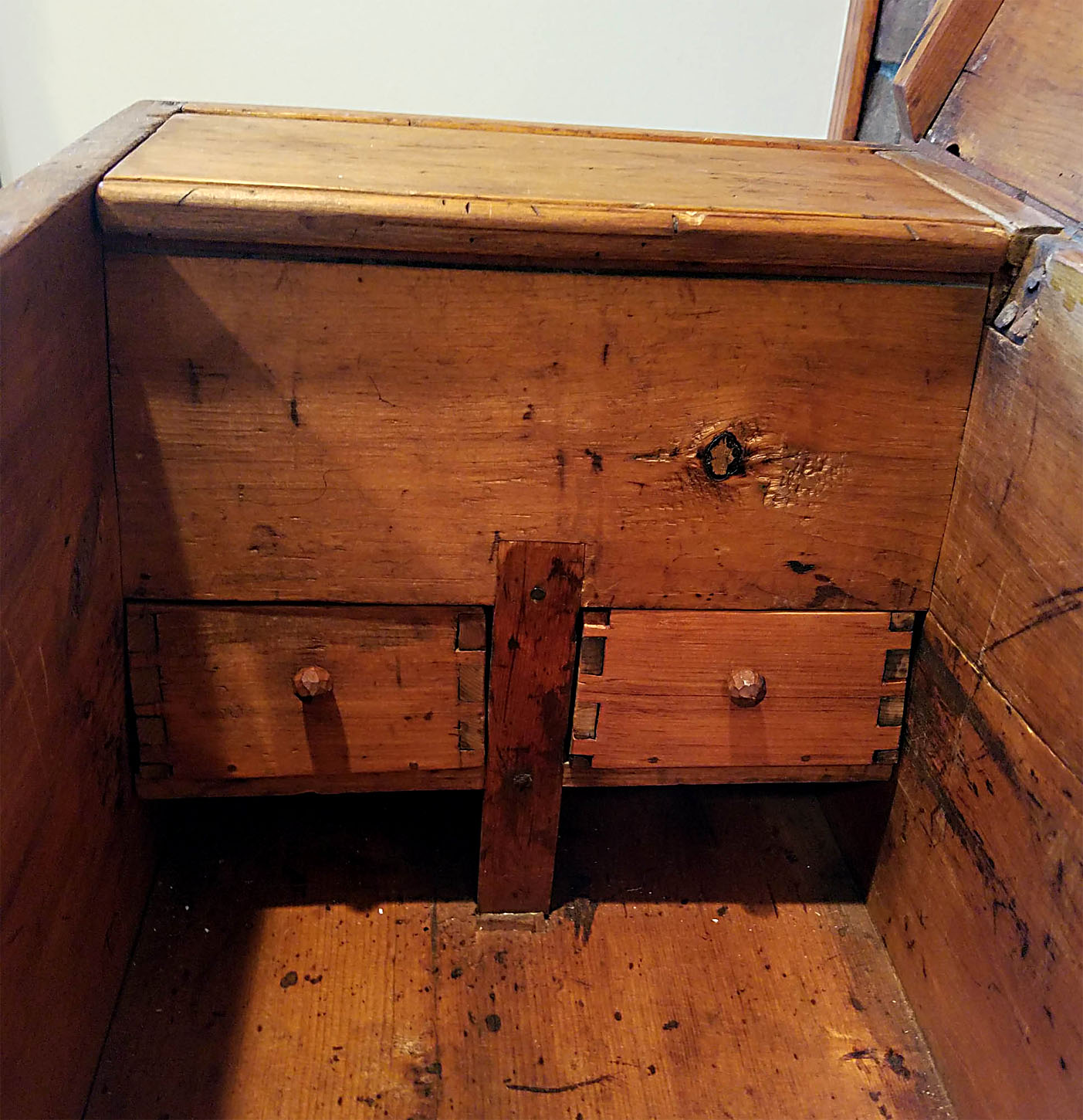 11SM CHST INSIDE L-END.jpg