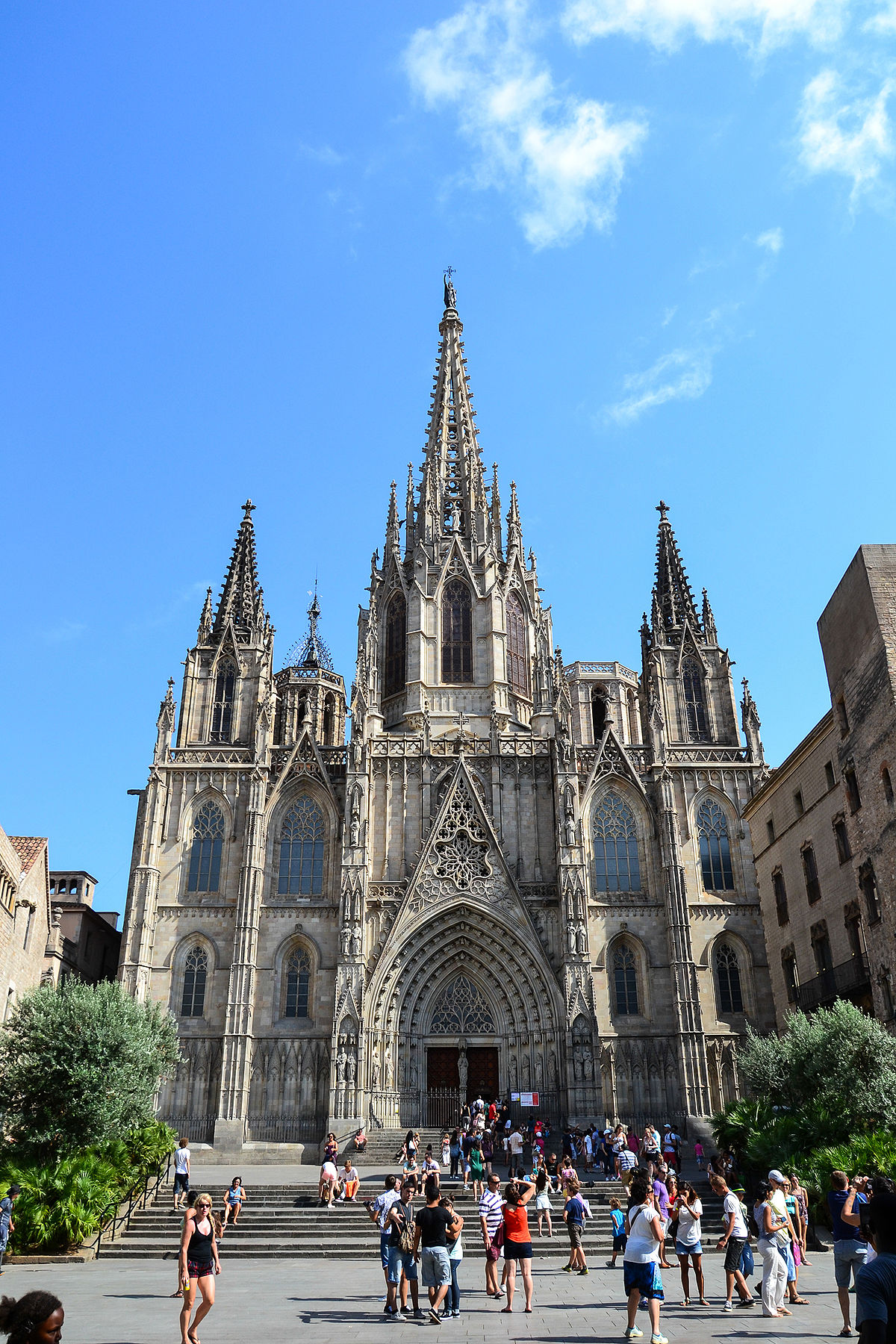 1200px-Cathedral_of_the_Holy_Cross_and_Saint_Eulalia.jpg