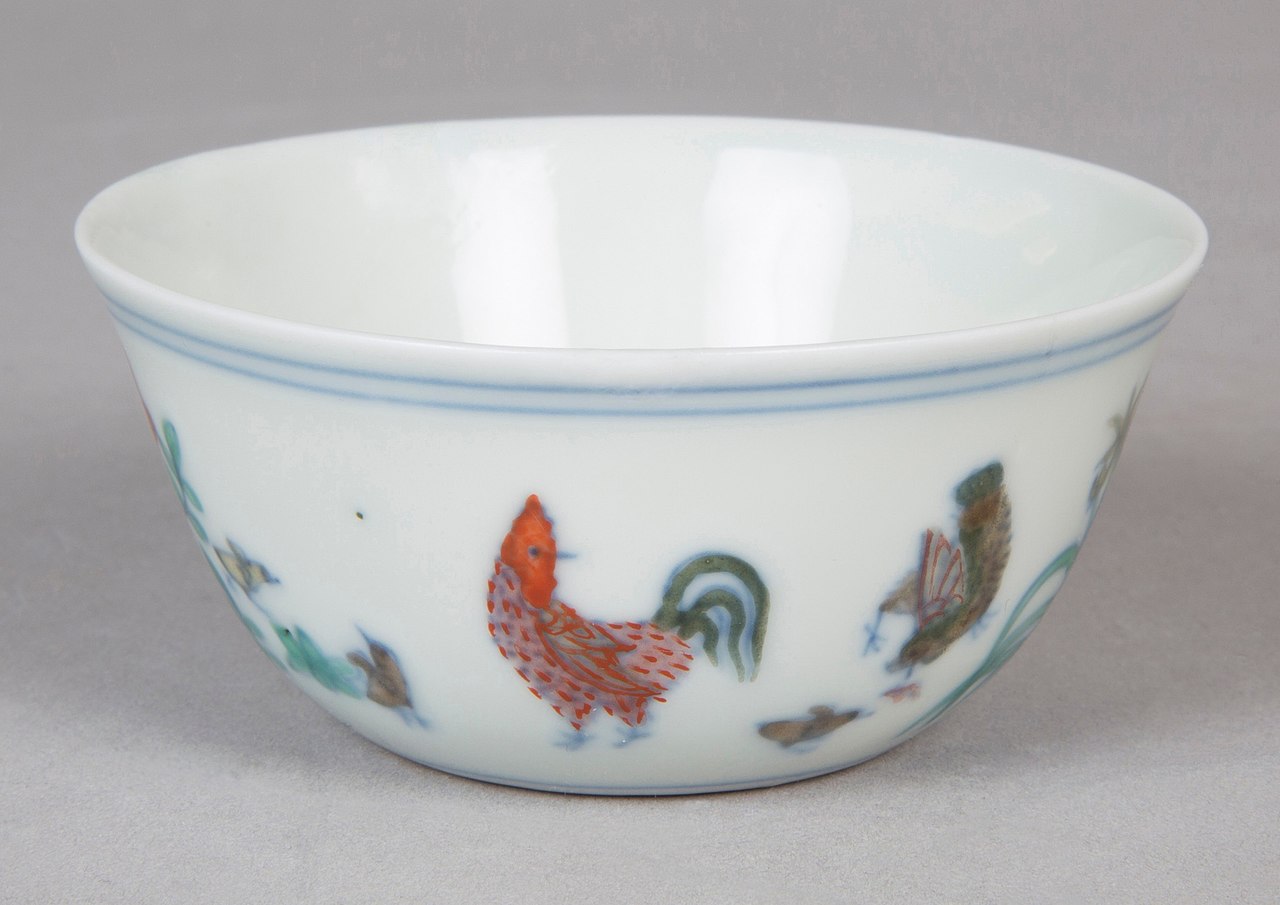 1280px-明成化_景德鎮窯鬥彩雞缸杯-Chicken_Cup_MET_1987_85_2015AT_001_(cropped).jpg