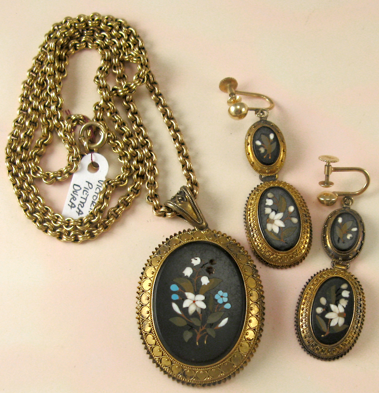 Gold Jewelry and Tarnish Antiques Board