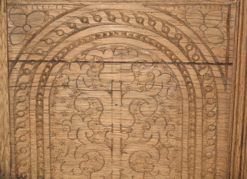 1750 Pennsylvania dutch chest Tulip motive carving detail.jpg