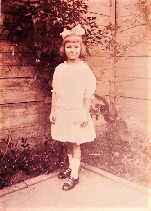 1913 Lillian Joanna Bremer, age 7 (copy).jpg