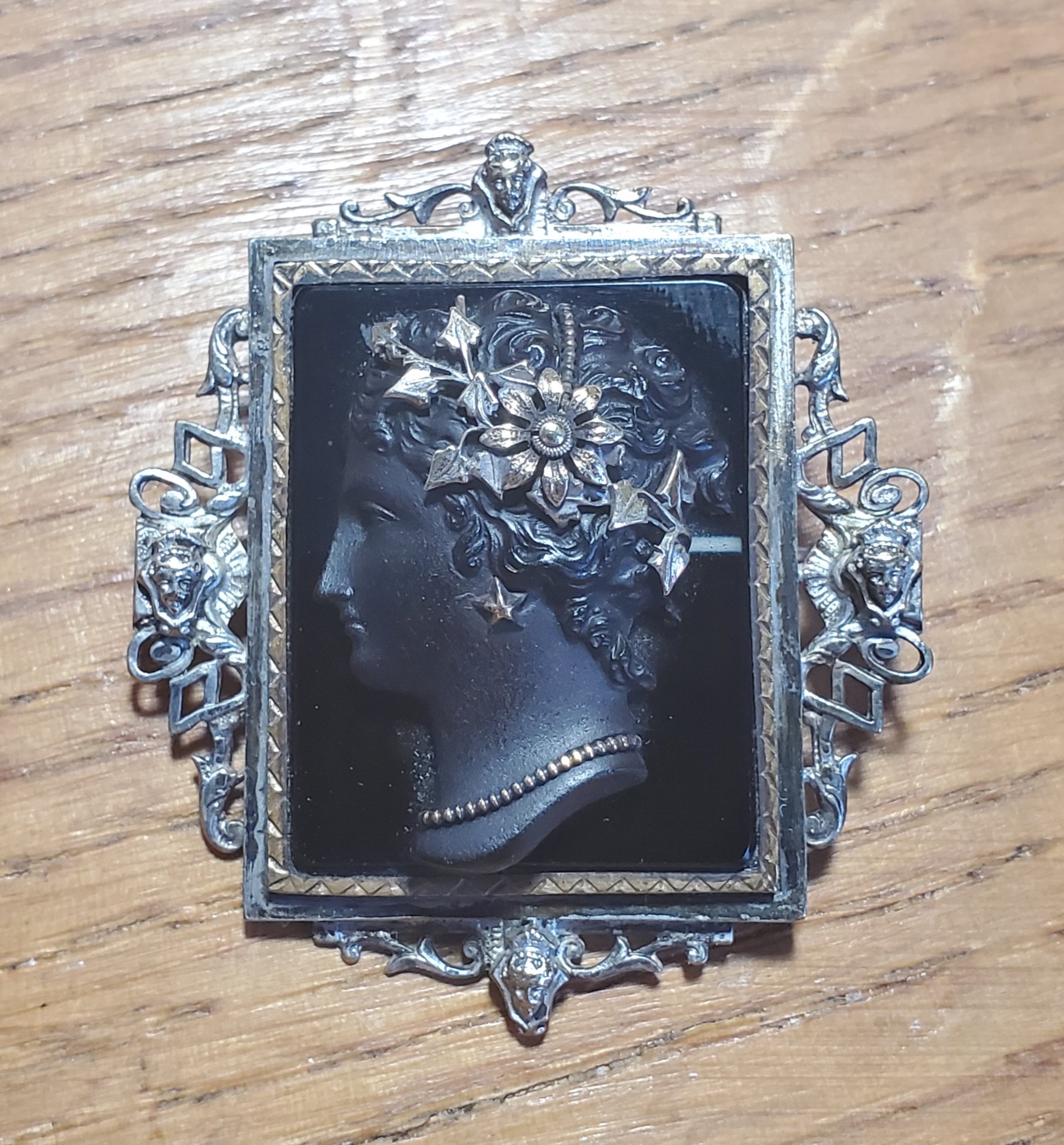 Mourning brooches/pins? Antiques Board