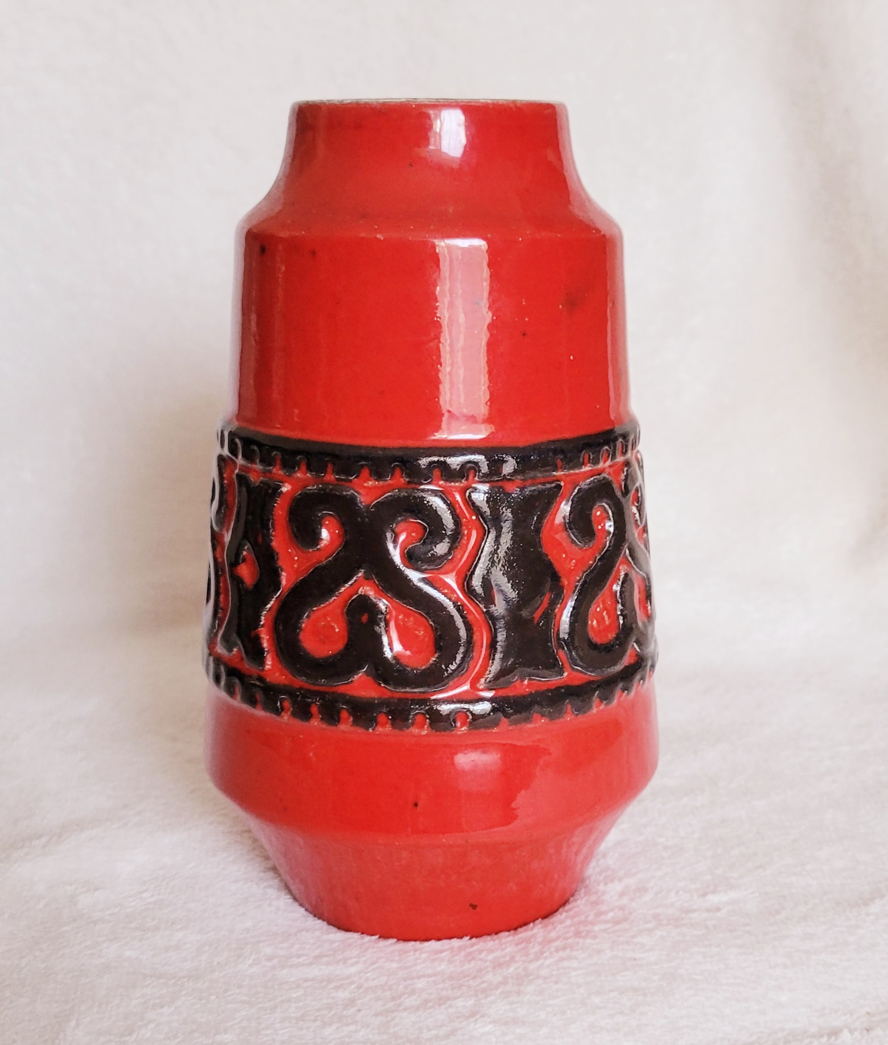 Help ID mid century pottery vase Antiques Board