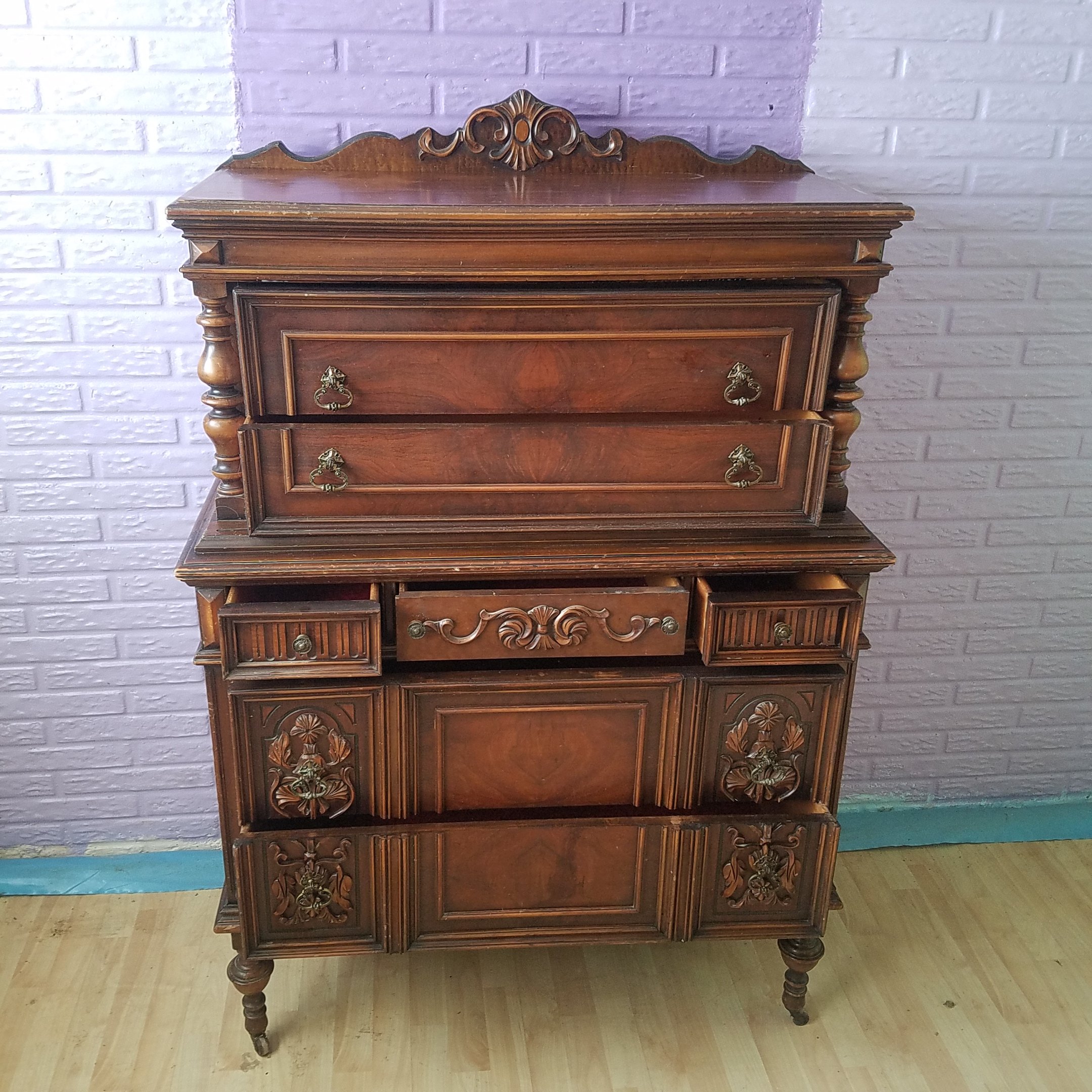Gentleman's bureau/dresser Antiques Board