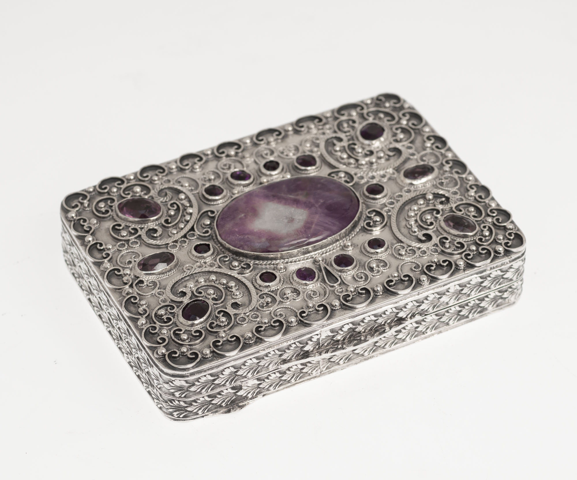 2950 silver amethyst box (8 of 10).jpg