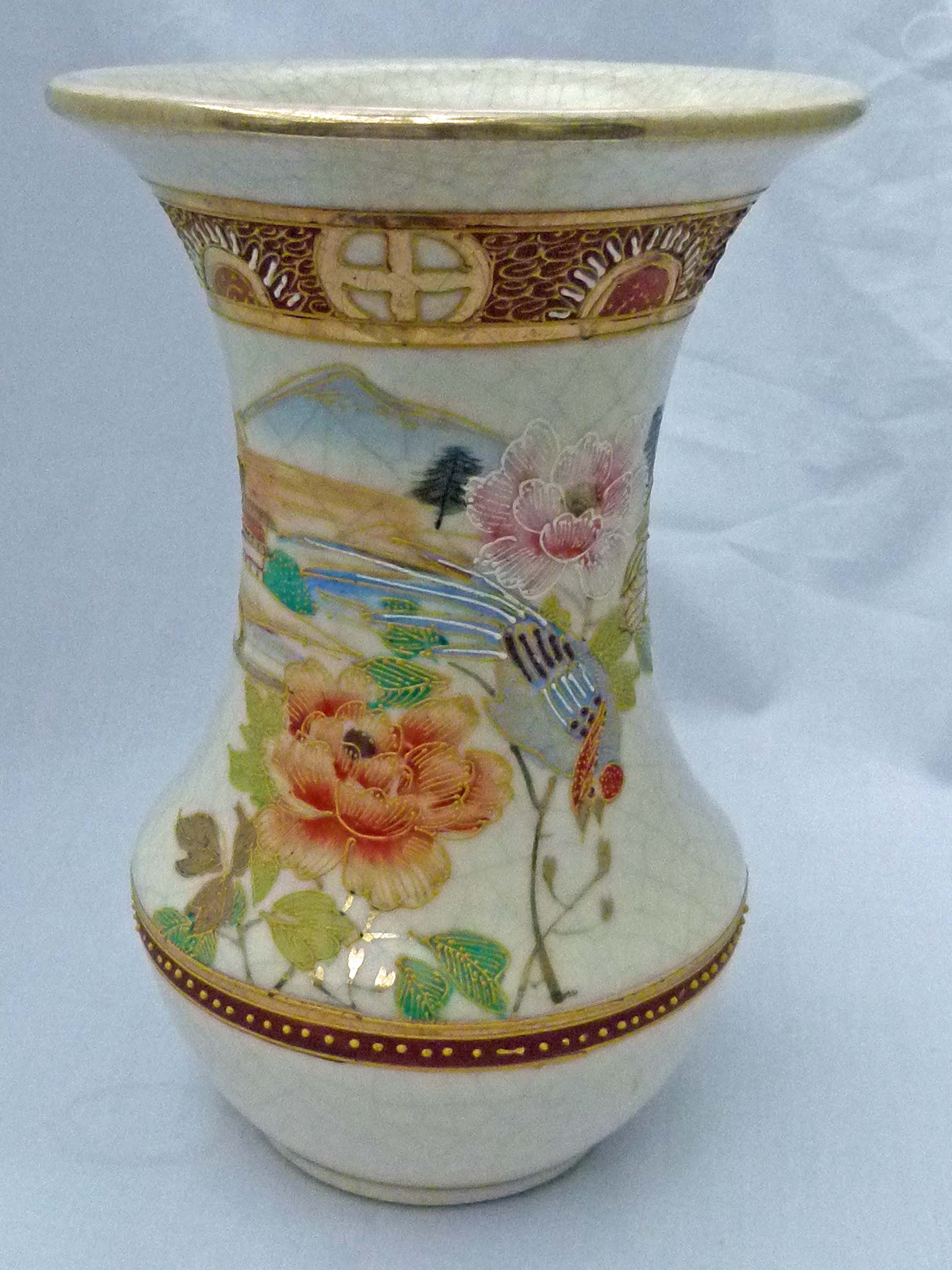 30. Very large signed Japanese vase.jpg