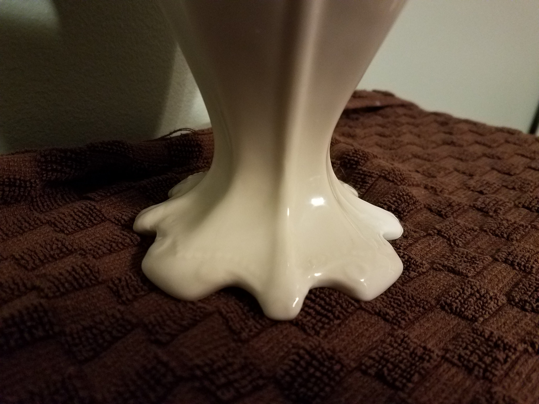 Unmarked porcelain vase Antiques Board