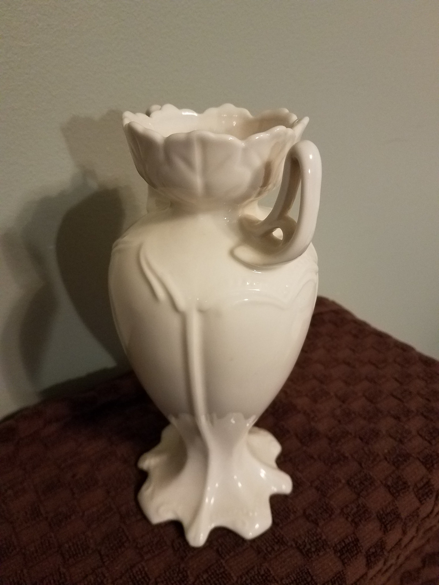 Unmarked porcelain vase Antiques Board