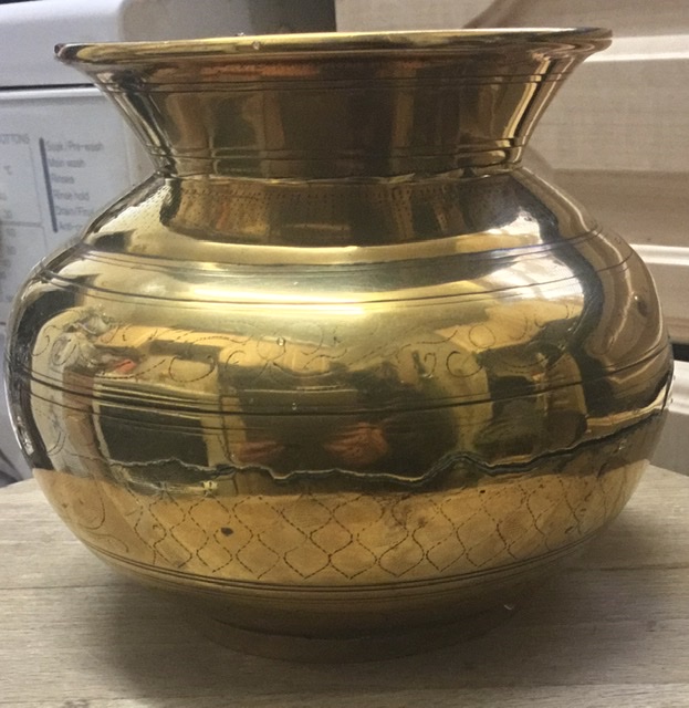 Heavy brass pot Antiques Board