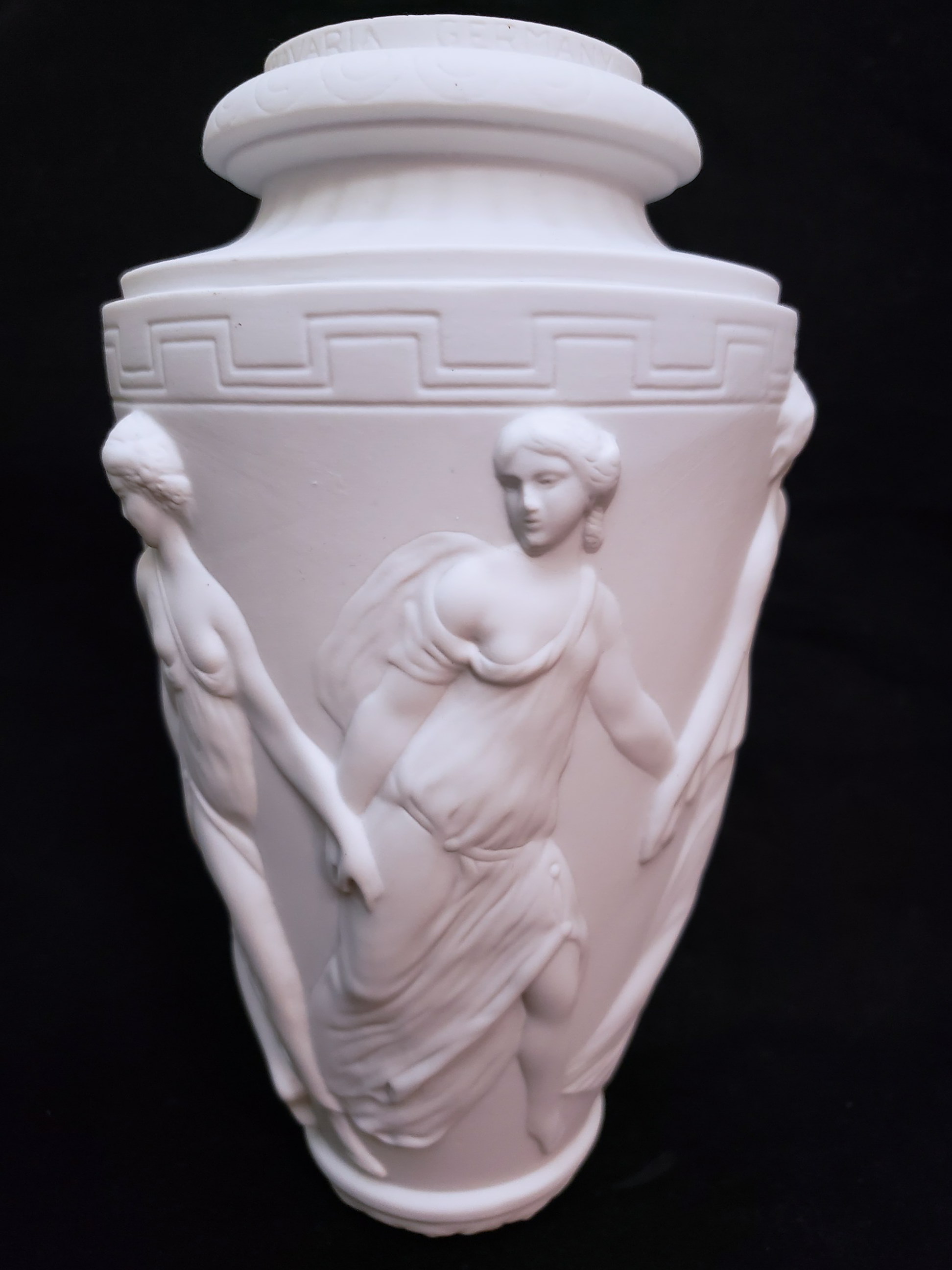 Bisque porcelain lamp body dancing ladies how to clean? Antiques
