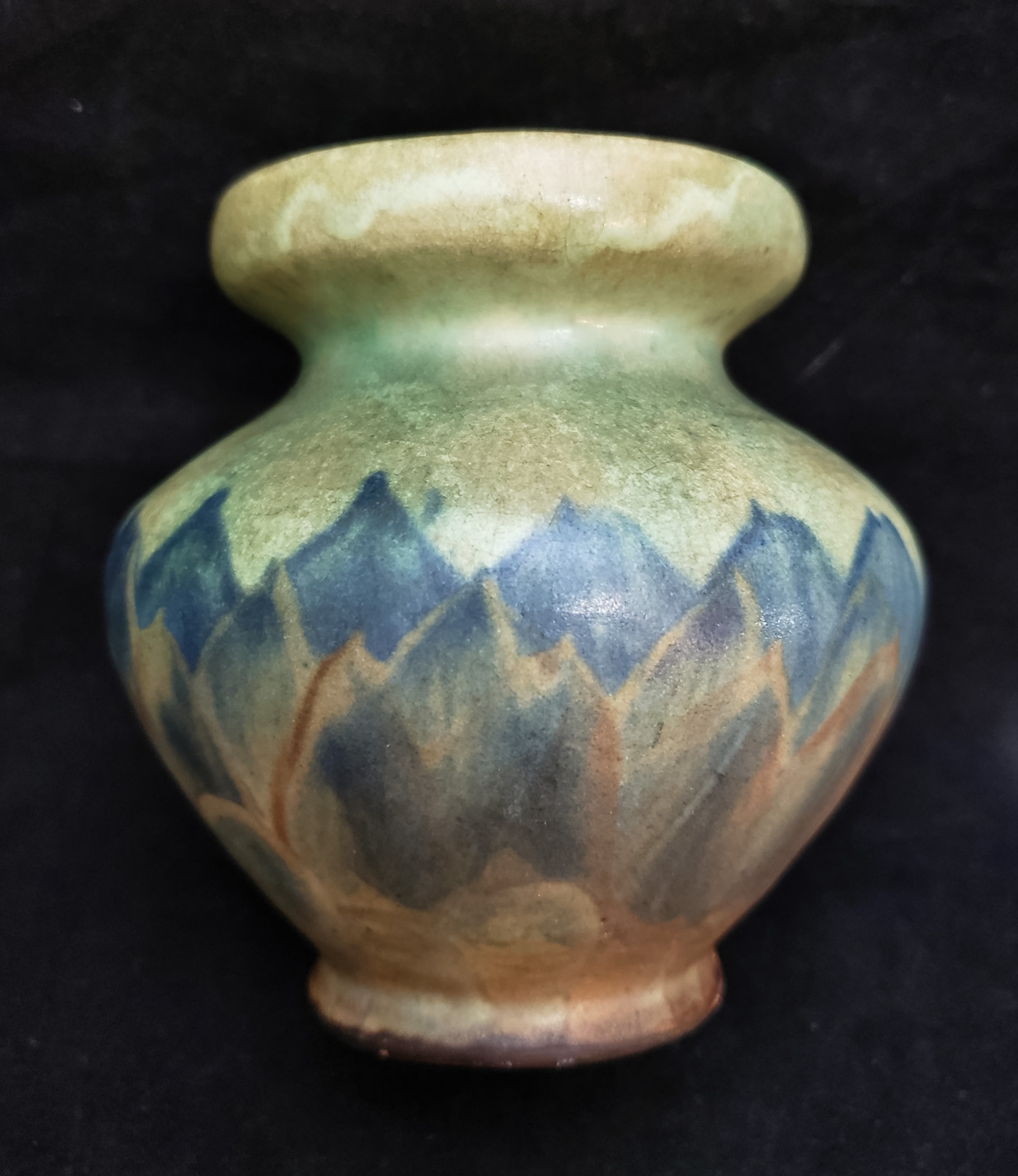 Petite pottery pot / forcing vase? where from SOLVED Peters and