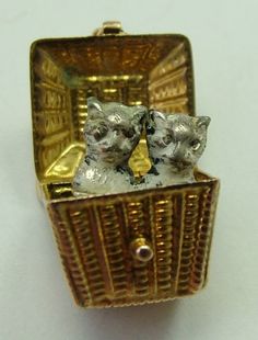 597ae930e6285e2802f66a18932ff4f2--vintage-jewellery-jewellery-box.jpg