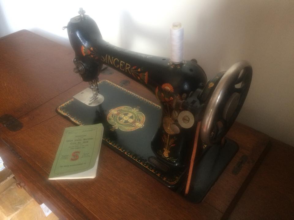 Singer 66K Treadle Sewing Machine w/Lotus Decals (1926) Antiques Board