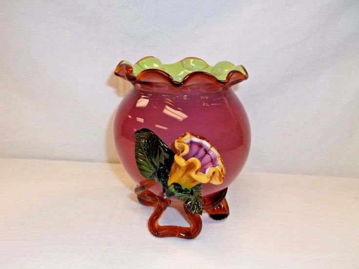 How to describe this Cased Glass Vase? Antiques Board