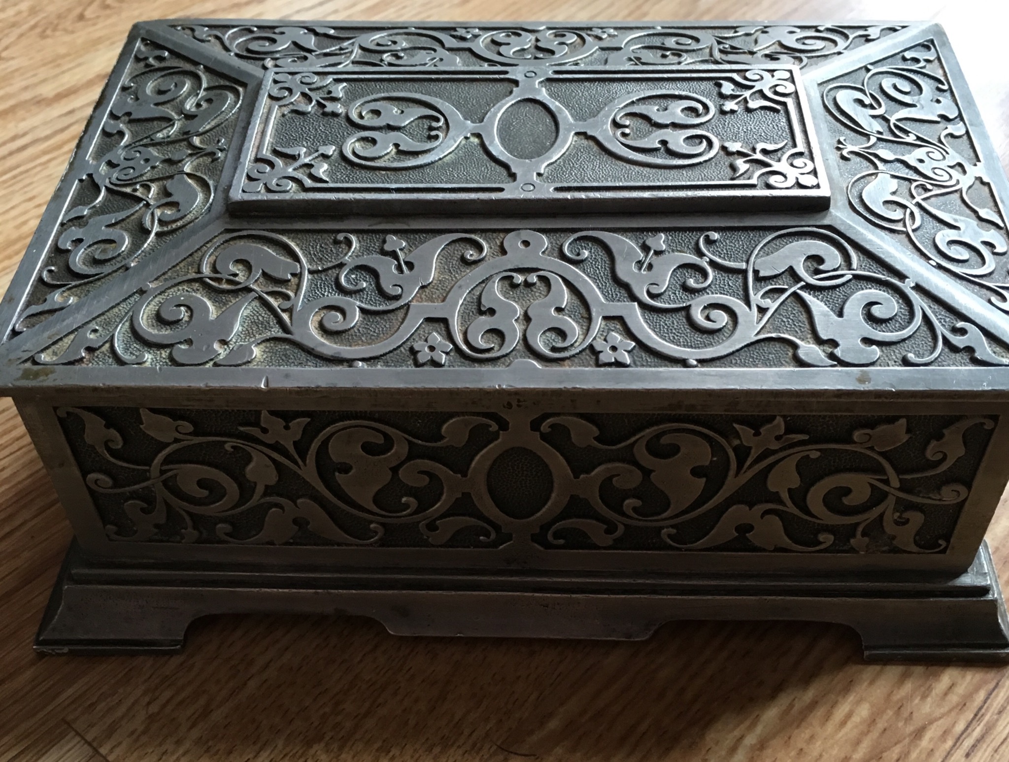 Please help to identify jewelry box Antiques Board