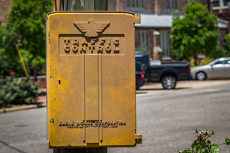800px-Eagle_Signal_Corporation_-_Traffic_Control_Box_(27253500404).jpg