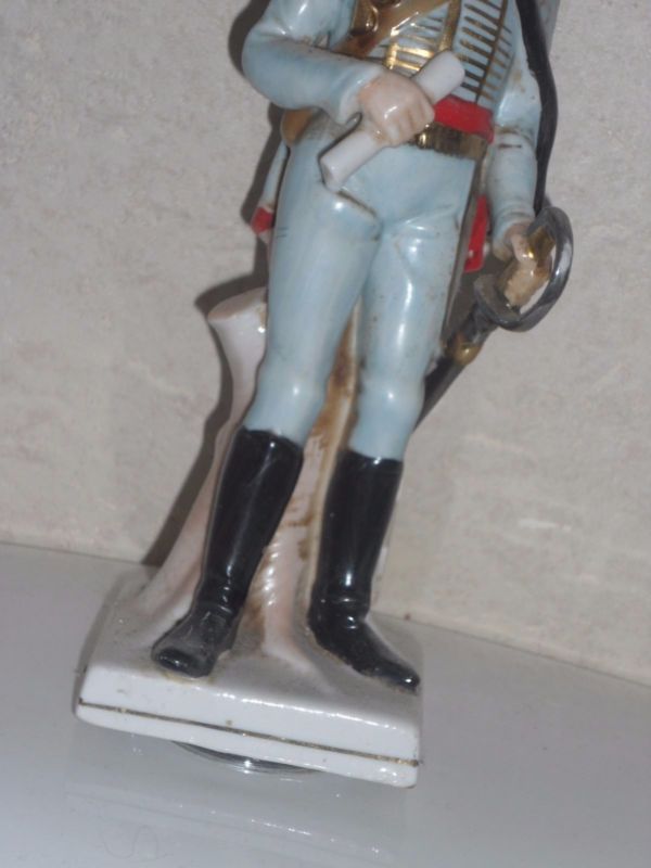 Porcelain figurine identification, French officer ? Sitzendorf