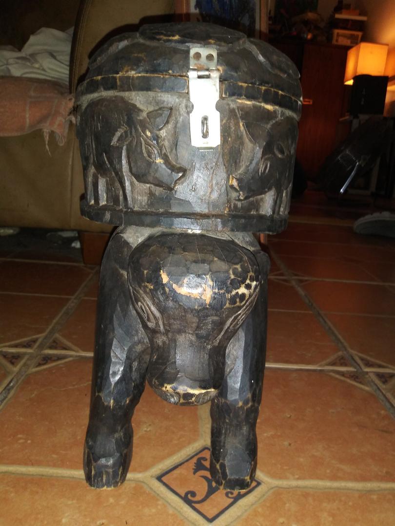 AA ART STATUE CARVED PIG 2A.jpg