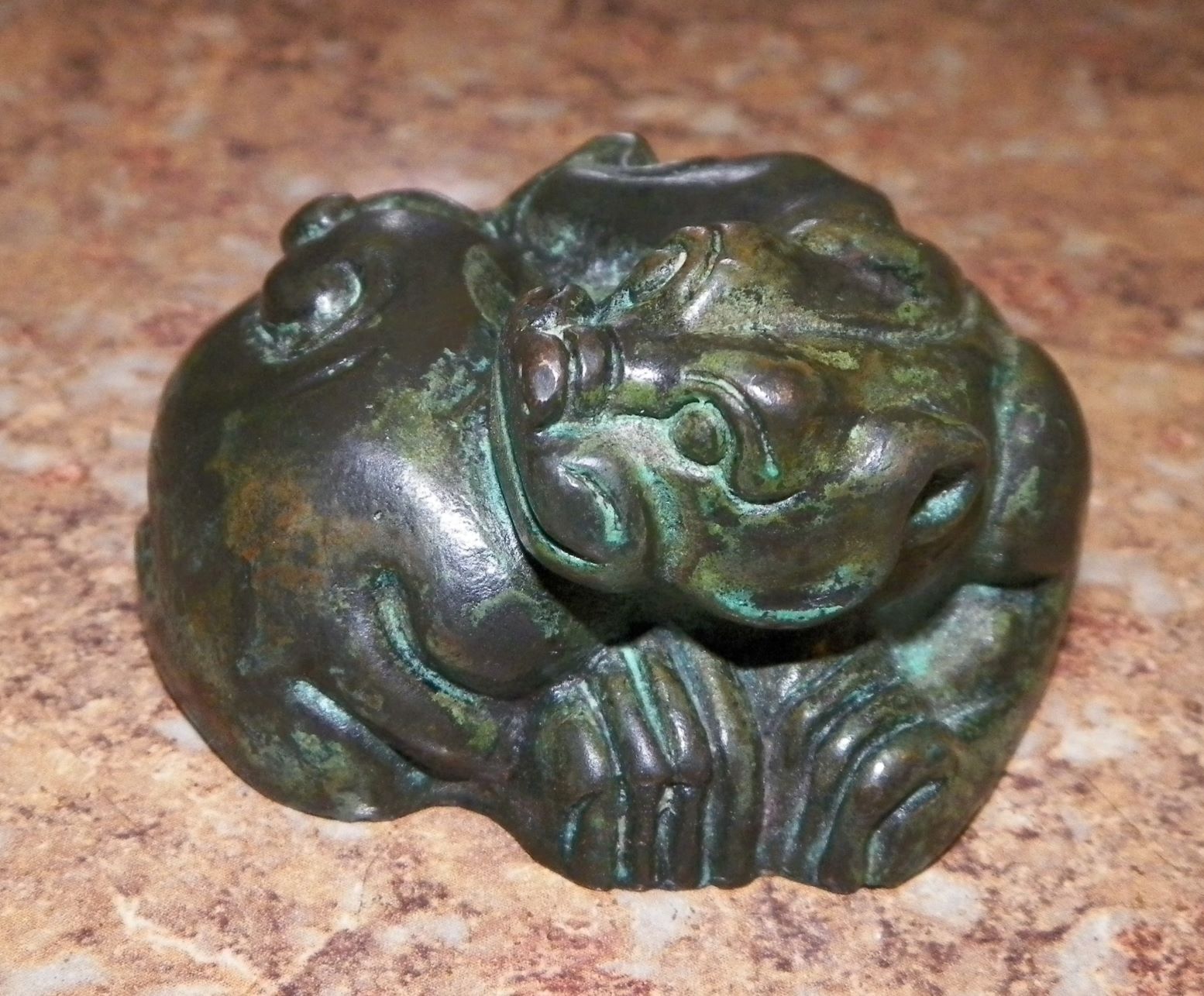 AA ART STATUE DRAGON CAP PAPERWEIGHT 1AA.JPG