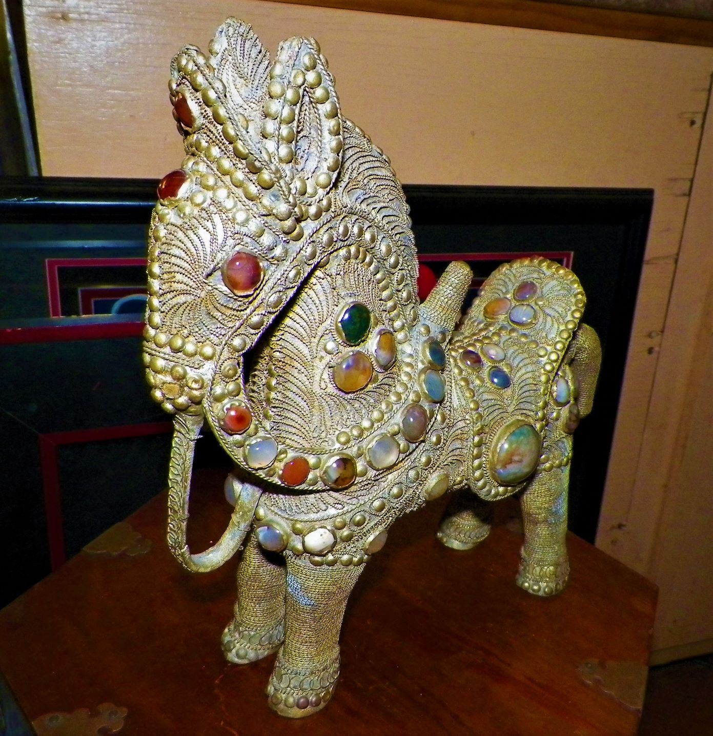 AA ART STATUE HORSE GOLD THREAD WRAPPED 2AA.JPG