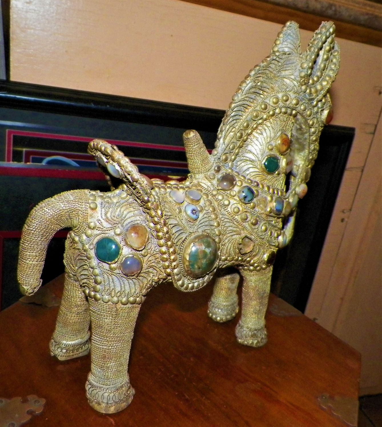 AA ART STATUE HORSE GOLD THREAD WRAPPED 3AA.JPG