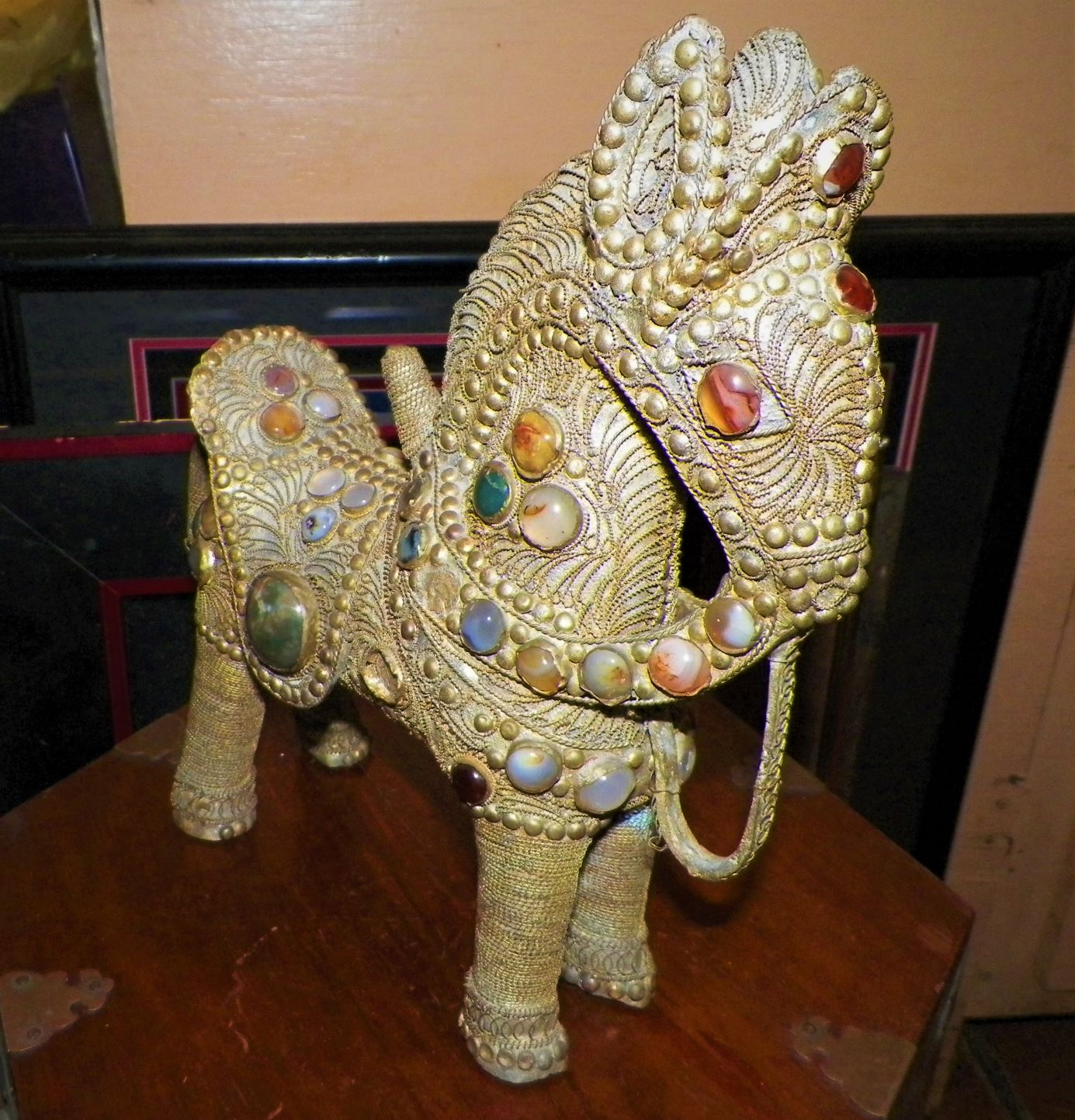 AA ART STATUE HORSE GOLD THREAD WRAPPED 5AA.JPG