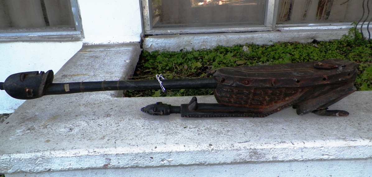 AA AUCTION AFRICAN GUITAR INSTRUMENT 3AA.jpg