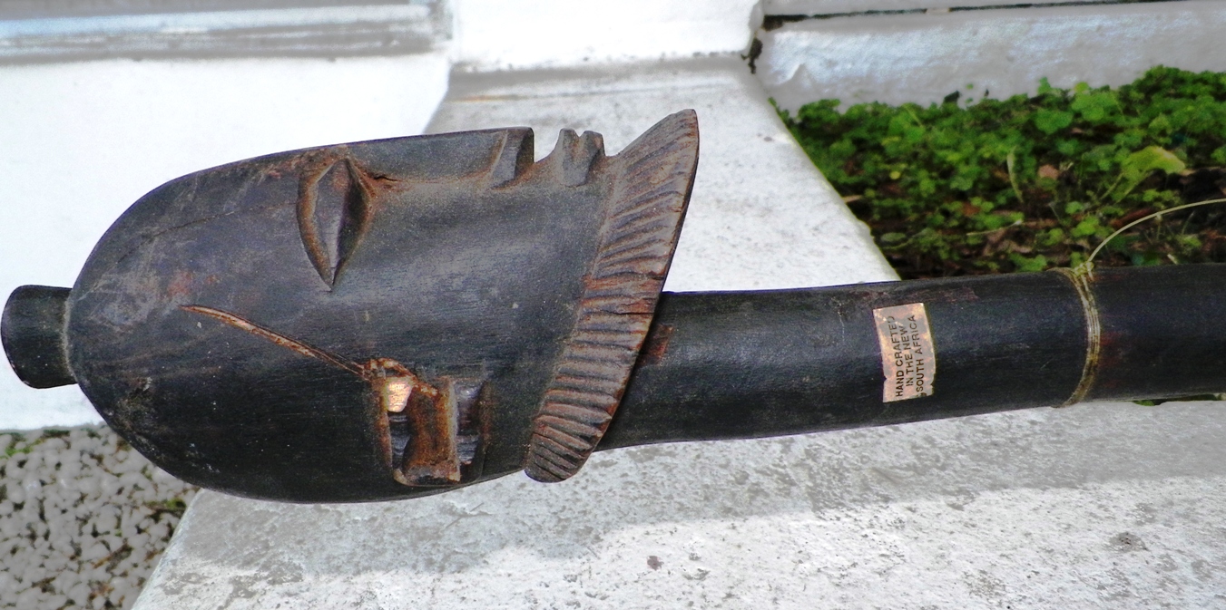 AA AUCTION AFRICAN GUITAR INSTRUMENT 4AA.jpg