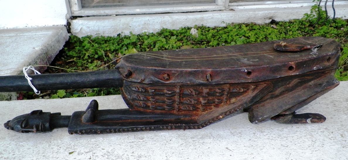 AA AUCTION AFRICAN GUITAR INSTRUMENT 4AAAA.jpg