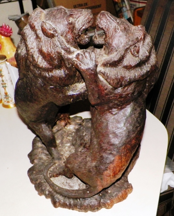 AA EBAY NEW A ART STATUE LIONS FIGHTING 4AAA.jpg