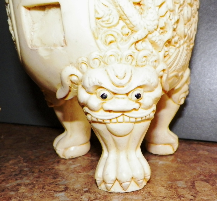 AA EBAY NEW A COLLECTIBLE EBAY ANTIQUES CHINESE 3 LEGGED CARVED BONE RESIN VASE 4AA.jpg