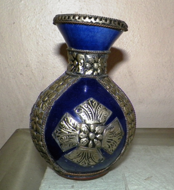 AA EBAY NEW A COLLECTIBLE EBAY EBAY BOTTLE BLUE WITH METAL 1AA.jpg