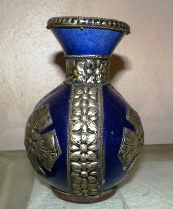 AA EBAY NEW A COLLECTIBLE EBAY EBAY BOTTLE BLUE WITH METAL 2AA.jpg