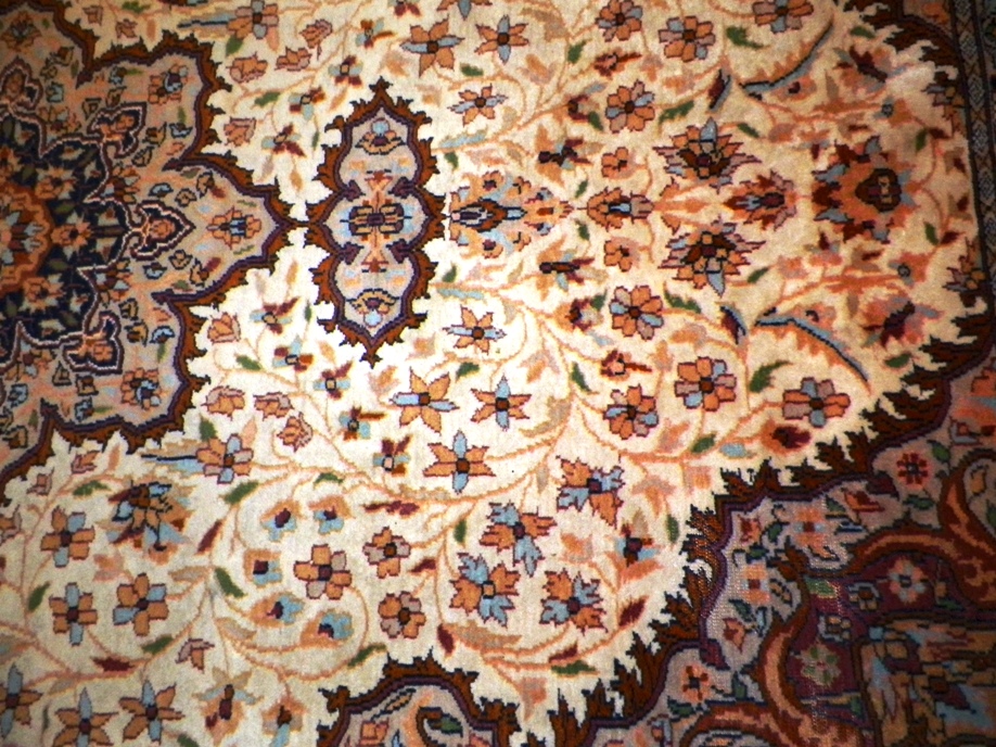 AA EBAY NEW A COLLECTIBLE EBAY EBAY CARPET SILK FROM CONSTANTINE 4AA.jpg