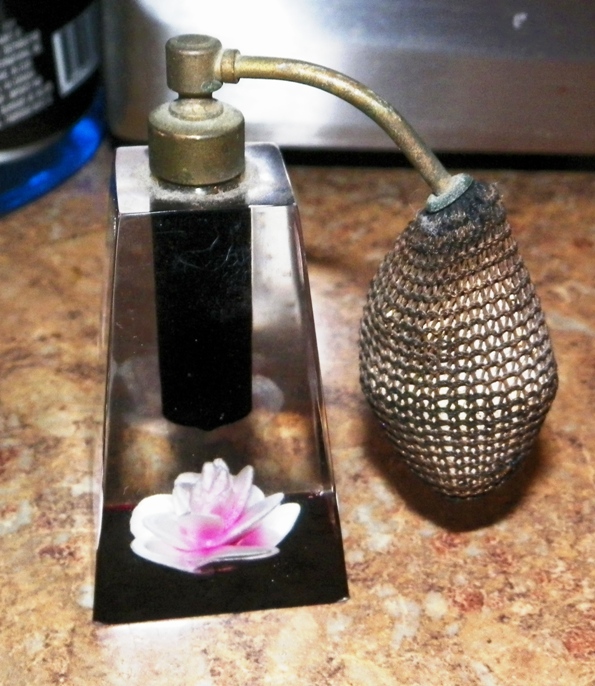 AA EBAY NEW A COLLECTIBLE EBAY EBAY PERFUME BOTTLE 1AA.jpg