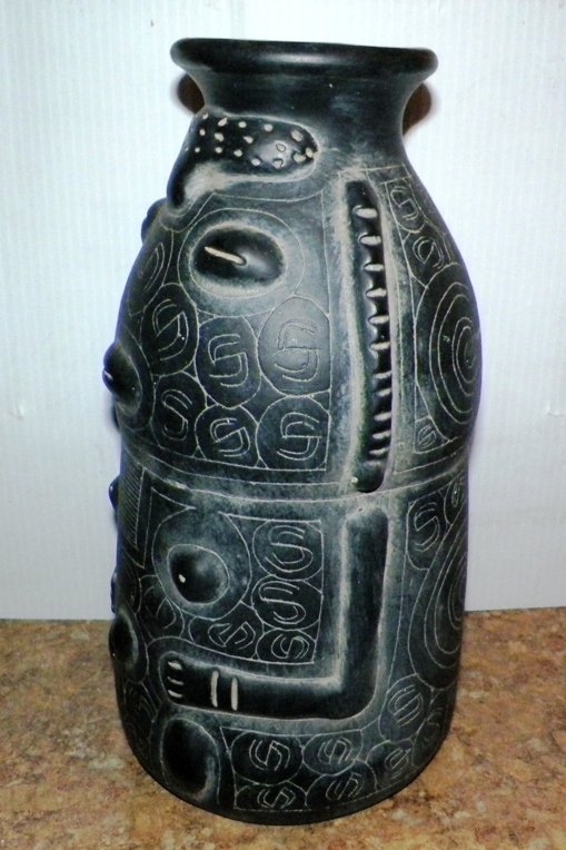 AA EBAY NEW A COLLECTIBLE EBAY EBAY POTTERY FACE VASE 2AA.jpg