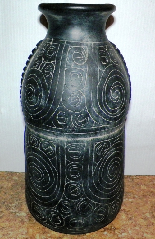AA EBAY NEW A COLLECTIBLE EBAY EBAY POTTERY FACE VASE 4AA.jpg