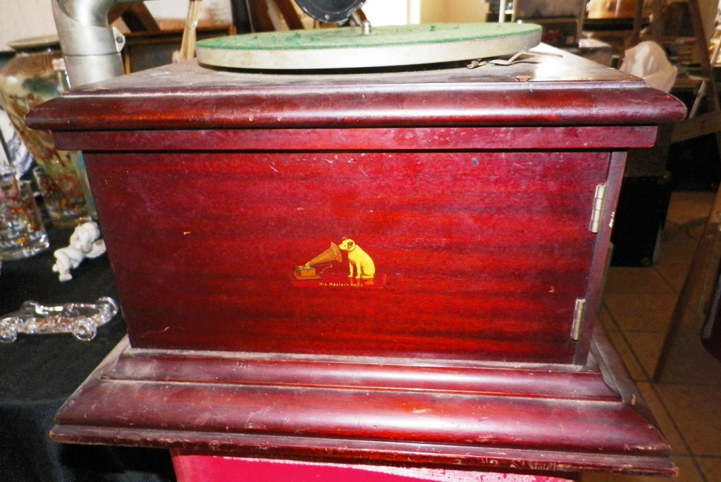 AA EBAY NEW A COLLECTIBLE EBAY EBAY VICTROLA 3AA.jpg