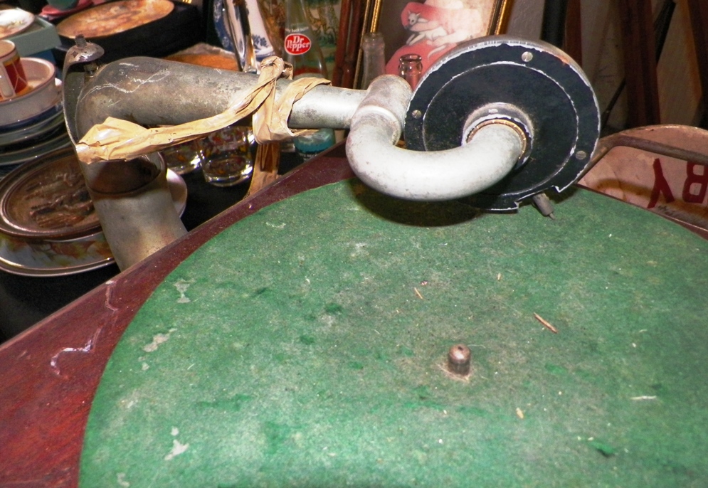 AA EBAY NEW A COLLECTIBLE EBAY EBAY VICTROLA 3AAA.jpg