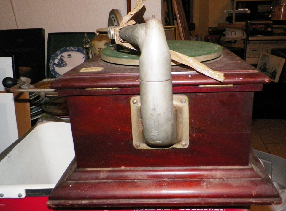 AA EBAY NEW A COLLECTIBLE EBAY EBAY VICTROLA 6_A.jpg