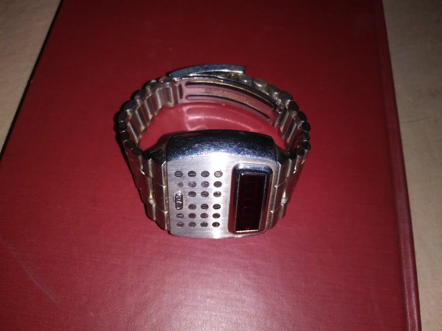 AA EBAY NEW A COLLECTIBLE EBAY EBAY WATCH PULSAR LED 2AA.jpg